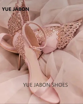 Yue Jabon; Босоножки на высоком каблуке с вышитыми крыльями бабочки; женская обувь; Свадебные туфли на шпильке с открытым носком и ремешком с пряжкой.